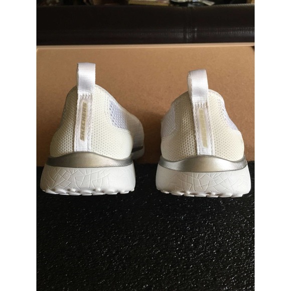 EUC Women's Skechers White Silver Slip On Walking Shoe Microburst Sudden Look 9 - Picture 7 of 12